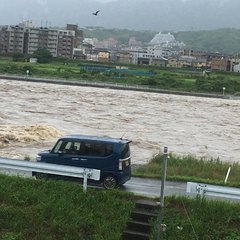 京都 桂川が氾濫の恐…