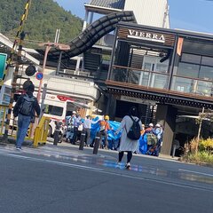 琵琶湖線 山科駅で人…