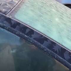 寒い日に車のフロント…