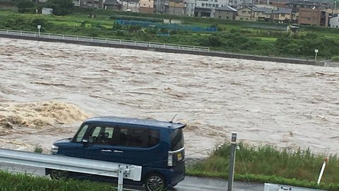 京都 桂川が氾濫の恐…