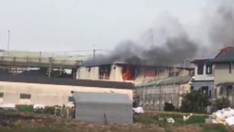 火事 大阪府泉佐野市上之郷で火災発生 建物が激しく燃える まとめダネ