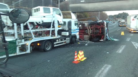 【事故】東名高速 (下り) 鮎沢PA～足柄SA間 トラック横転事故により渋滞 : まとめダネ！