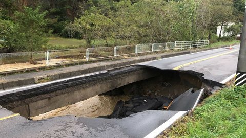 台風19号 国道254号線 上田丸子から鹿教湯の区間で道路陥没 土砂崩れで通行止め 現地画像まとめ まとめダネ