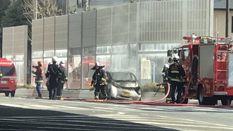 車両火災 国道43号線 兵庫県芦屋市宮川町付近で火事 車燃えてる 現地の画像で被害状況まとめ まとめダネ