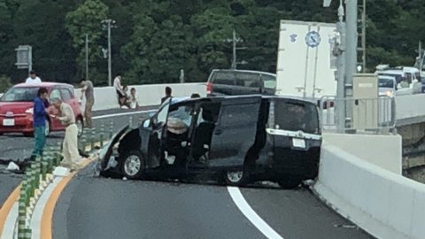 【事故】つくば市圏央道で車4台の衝突事故 12人重軽傷 車が分離帯を越え対向車線に飛び出しトラックと正面衝突（茨城県） : まとめダネ！