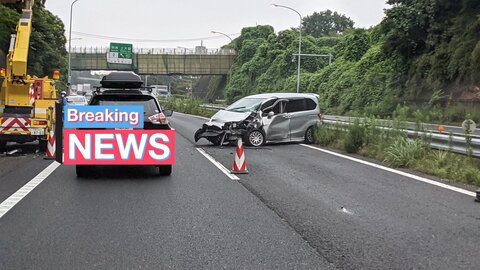 事故 横浜横須賀道路 六ッ川料金所付近で事故 乗用車大破 現地の画像まとめ 渋滞 まとめダネ