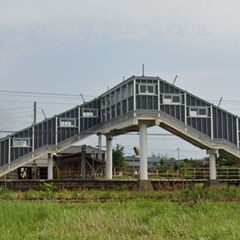 白新線　黒山駅で線路…