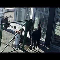 【動画】ロシア軍が解放した民間人を背後から射殺して略奪！物色した店で乾杯！「コイツらは人間じゃねー」