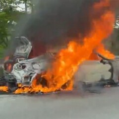 車両火災 山梨県北杜…