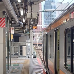 【中央線】荻窪駅で人…