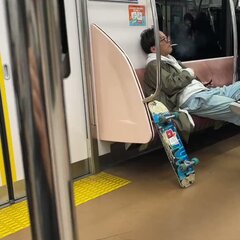 【動画】電車内でタバ…