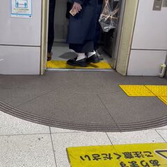 【悲報】駅のエレベー…