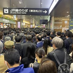 【混雑】新大阪駅 朝…