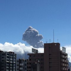 【噴火】桜島の南岳山…
