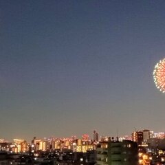 隅田川花火大会の最中…