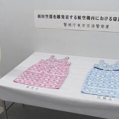 「女性の制服のコレク…