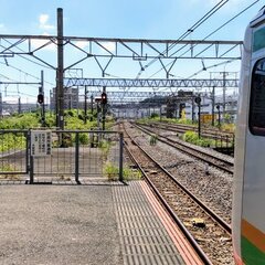 東海道線 藤沢駅で人…