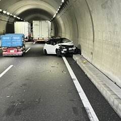 新名神で事故！乗用車…