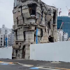 【場所は】東京都港区…