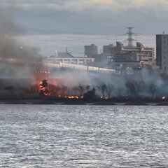 【火事】江戸川の河川…