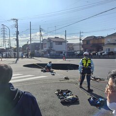 【道路陥没】埼玉県八…