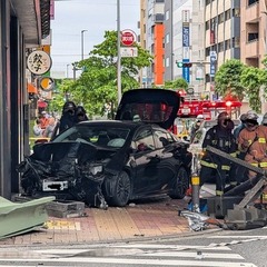 【事故】神奈川県川崎市中原区新丸子町 武蔵小杉駅付近高架下で事故 電力設備破壊され一部停電「地中の電線のボックスに車突っ込んでた」現地の画像