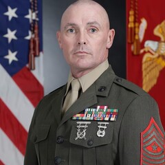 【危機一髪】飛行中の機内でドアを開けようとした男を制止 岩国基地所属の米海兵隊幹部が冷静に取り押さえる「ハリウッド映画化かな」