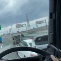 【事故】阪神高速 湾岸線 南港中IC～南港北ICで事故！現地の動画などまとめ 渋滞