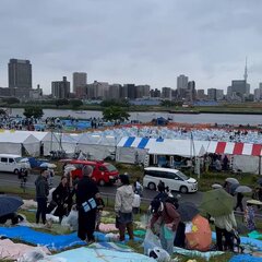 2025年 足立の花火 2年連続中止 雨の中朝から場所取りした客が悲鳴「ぎゃああああああ」って声が聞こえた