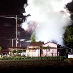 【火事】群馬県伊勢崎市境平塚付近で住宅火災！「骨組みが出るまで燃えている」現地の画像まとめ