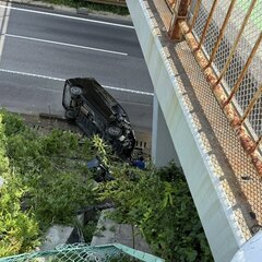 【犯人逮捕】浜松市の高速道路転落 保護者とみられた男は子供2人の「親子でも親族でもない」車両は他人名義で無免許「子供ごと車盗んだのか！？」