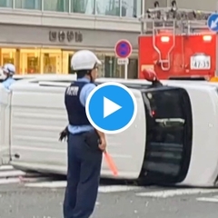【事故】名古屋市中村区椿町 名古屋駅付近の交差点で乗用車とタクシーの衝突事故・渋滞「1台横転、2人けが」現地の画像