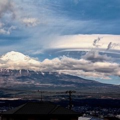 【吊るし雲】富士山近…