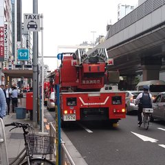 【消防車多数】東京都…