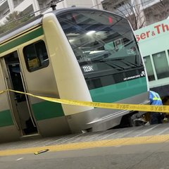埼京線で人身事故 板…