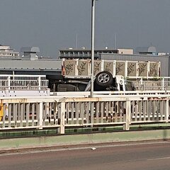 【事故】浦安橋で横転…