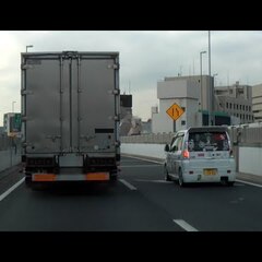 【動画】軽自動車がト…