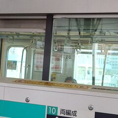江田駅で人身事故 東…
