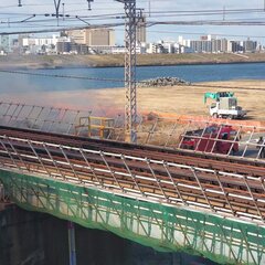 【沿線火災】京成線 荒川 堀切橋の近くで火事発生！「荒川の京成線の橋がやばい 川原が火災」